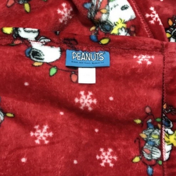 CHRISTMAS Berkshire SNOOPY "Merry and Bright" Soft Christmas Throw Blanket - Picture 8 of 12